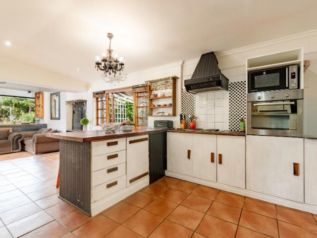 8 Bedroom Property for Sale in Paradise Western Cape